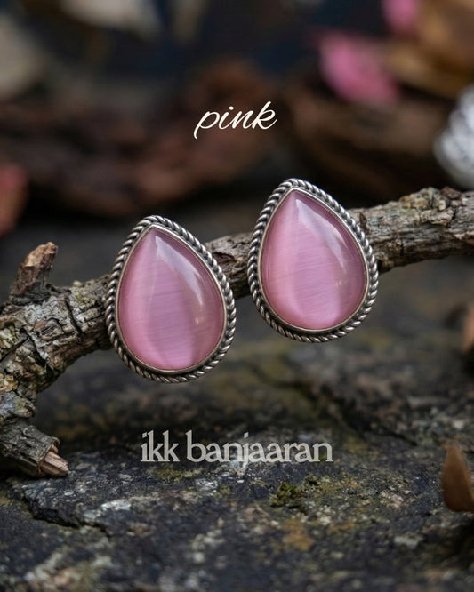 Gomti Teardrop Studs Pink