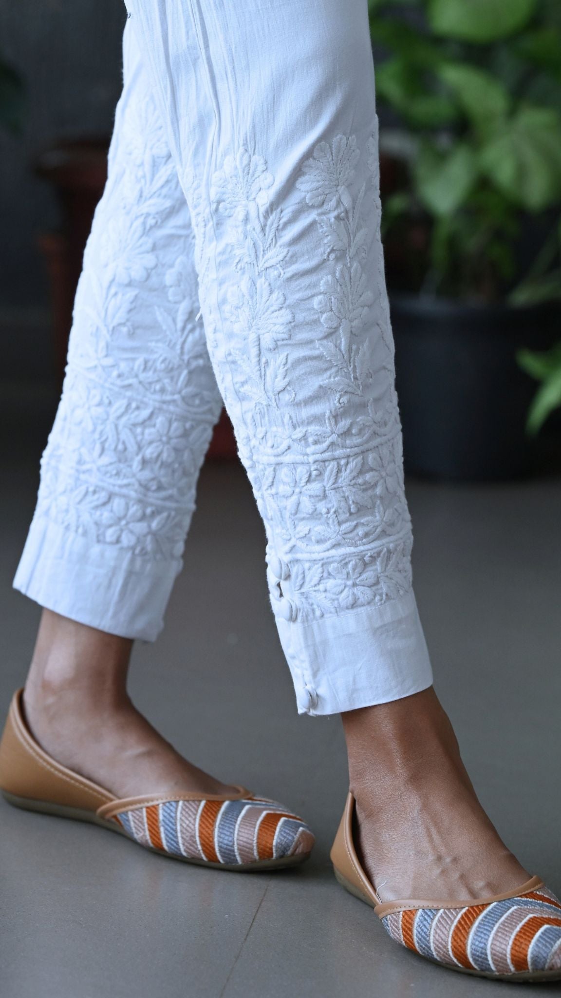 White chikankari embroidered cropped pants. | Pakke Dhaage